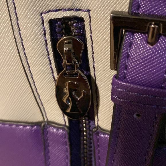 Conceal/Carry Handbag by Damsel in Defense - Picture 4 of 7